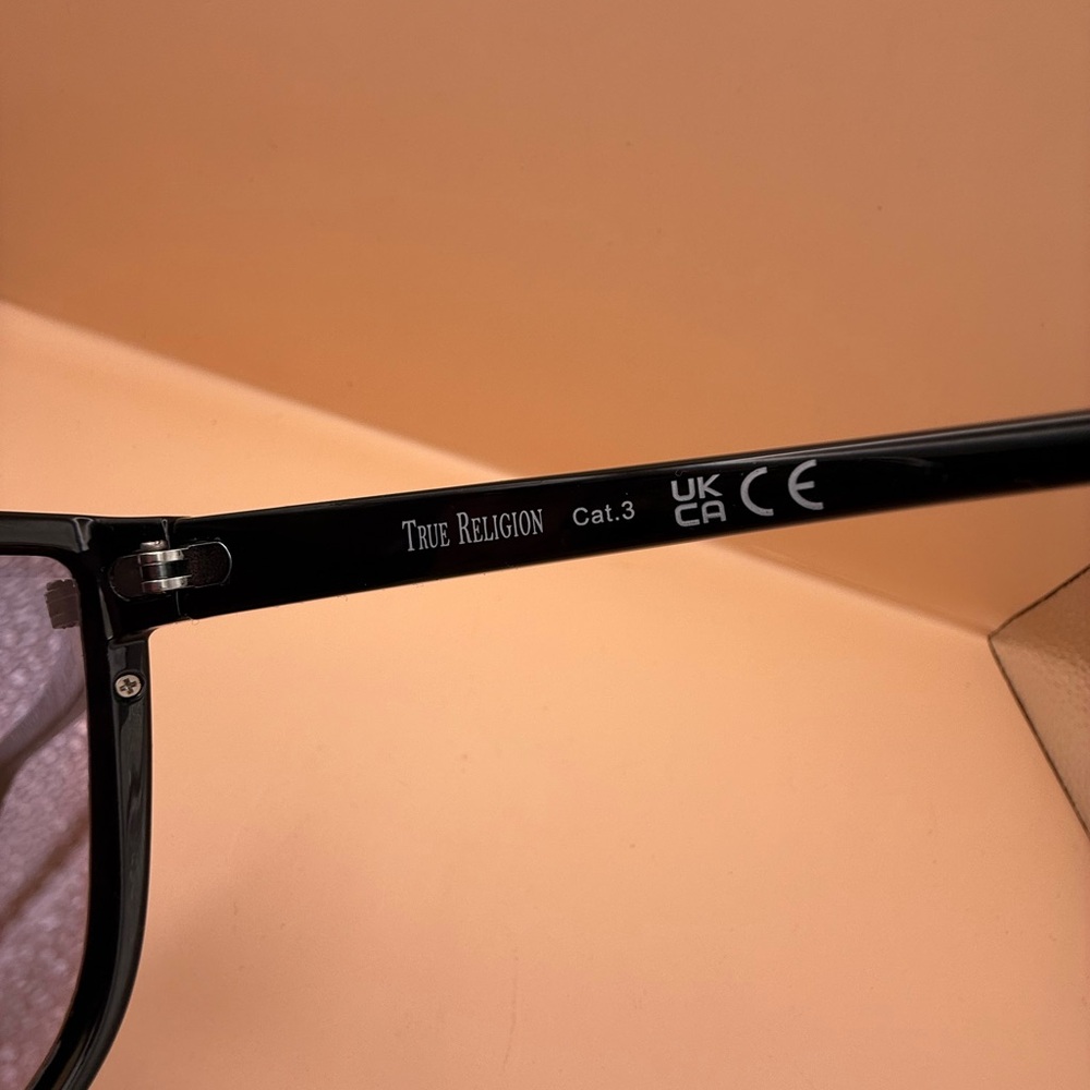 True Religion NWT-Black with Brown Women's Sunglasses - Picture 6 of 8